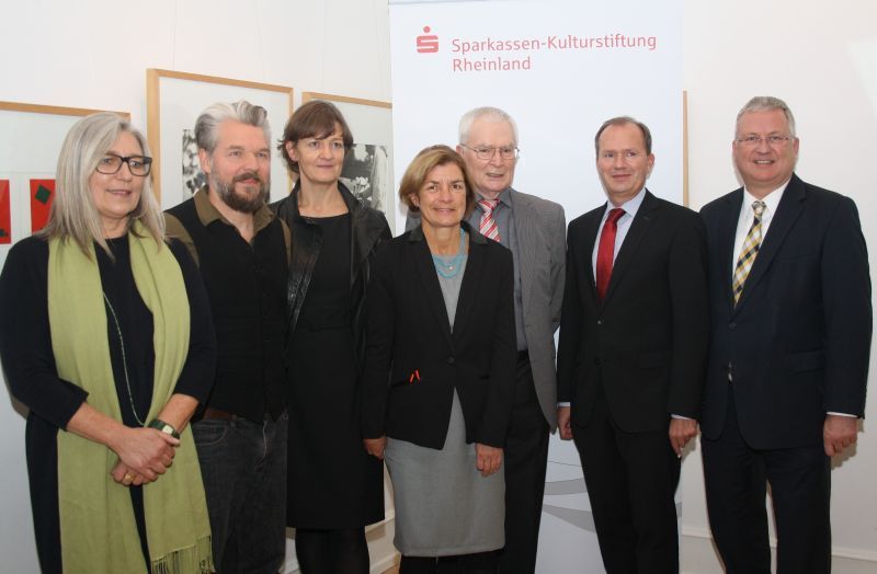 Gemeinsame Freude über den Jugend-Kulturpreis für das Bilderbuch-Museum auf Burg Wissem
