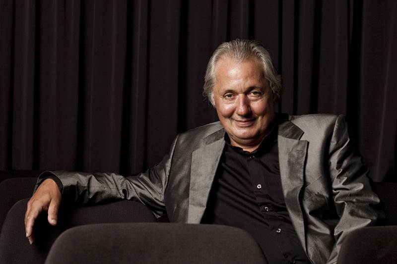 Konrad Beikircher feiert in Troisdorf 35 Jahre Bühnenjubiläum