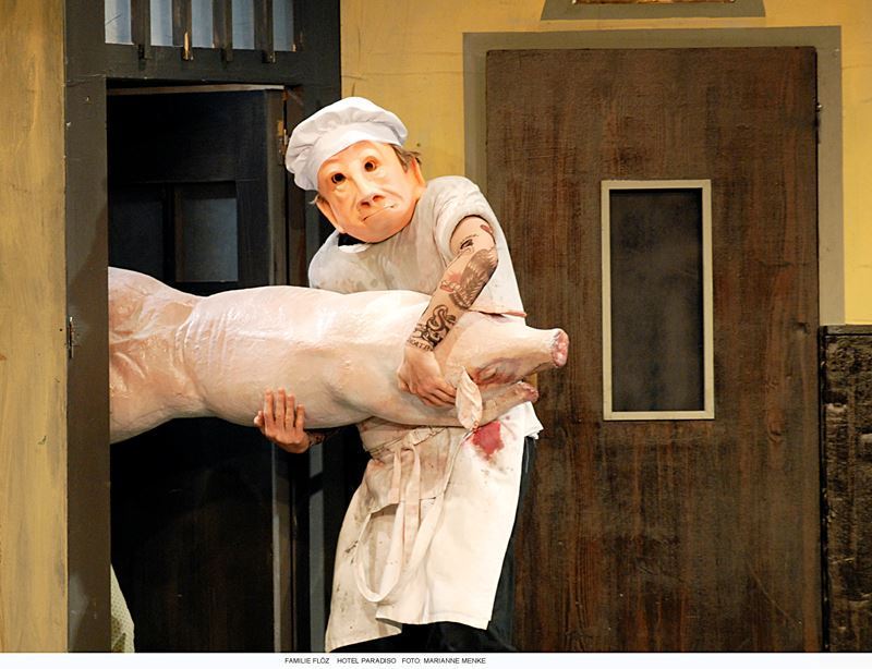 Szene aus dem poetisch magischen Theaterstück "Hotel Paradiso"