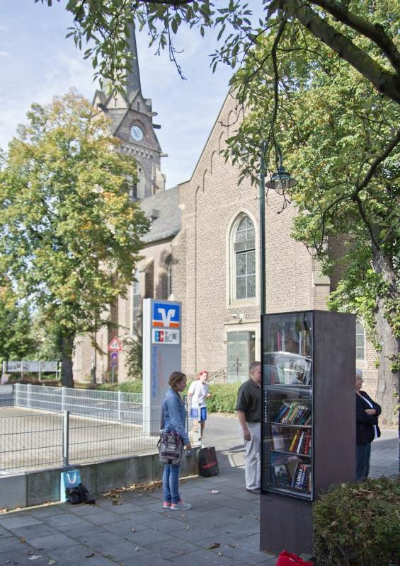 Neuer Bücherschrank in Spich