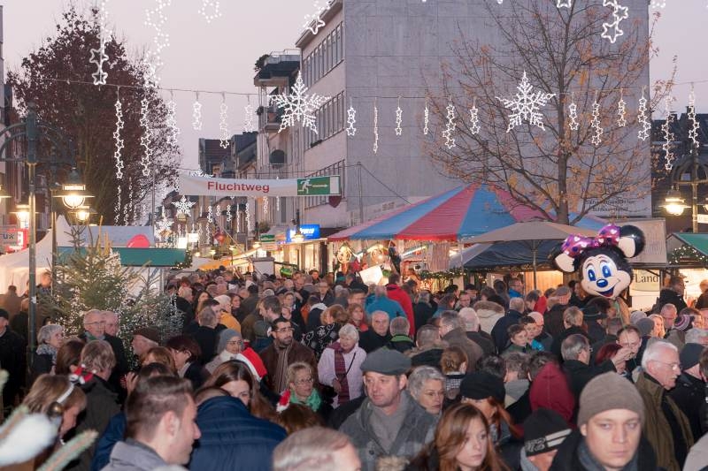 Viele Besucher in der Fußgängerzone