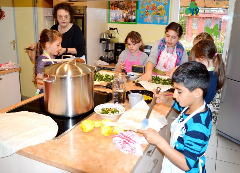 Im Mehrgenerationenhaus wurde eifrig gekocht, um die Sponsoren des Hauses zu beköstigen.