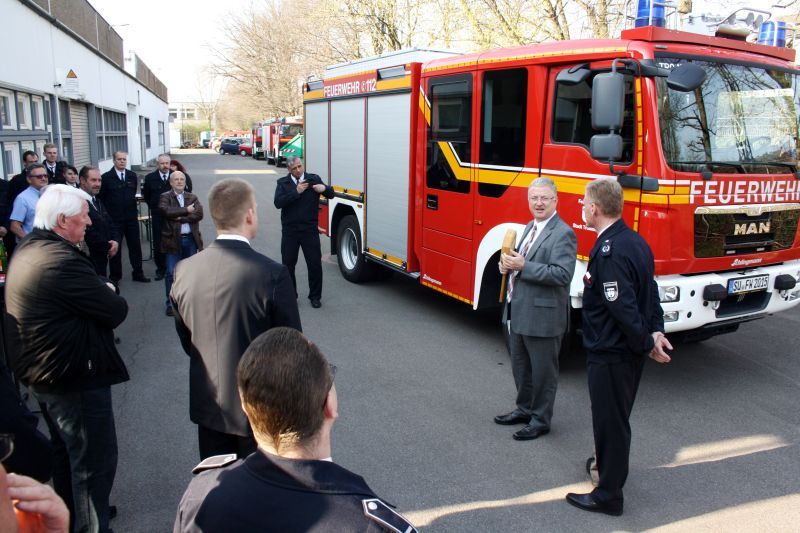 Die Löschgruppe FWH der Feuerwehr erhielt nach 25 Jahren ein neues Löschgruppenfahrzeug.