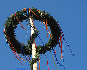 Viel Spaß bei lebendiger Brauchtumspflege rund um den 1. Mai!