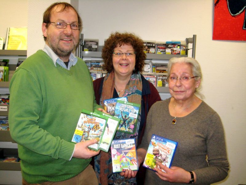 Fördern die Arbeit der Troisdorfer Bibliotheken: v.l. René Aden, Heidrun Heizmann und Ingeborg Haase.