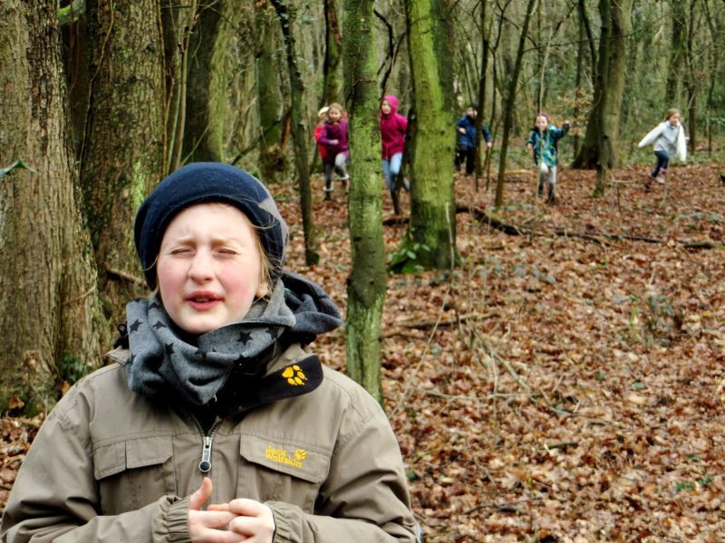 Waldindianer unter sich: Anschleichen auf Spicher Art gehörte zum Ferienprogramm des Stadtteilhauses.