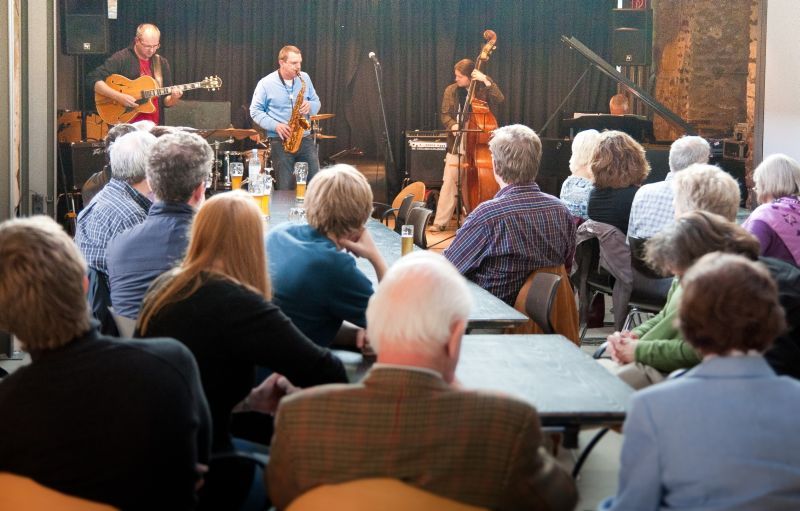 Viel Vergnügen bei der nächsten Jazzsession im Kunsthaus an der Mülheimer Straße.