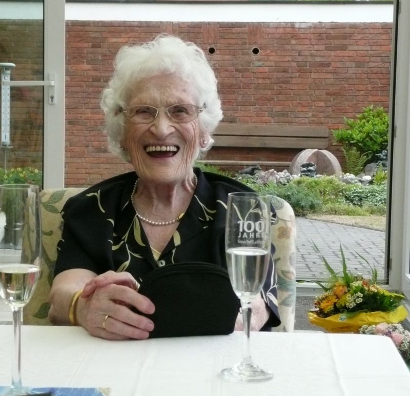 Wunderbar, wenn man gesund und fröhlich den 100. Geburtstag feiern kann.