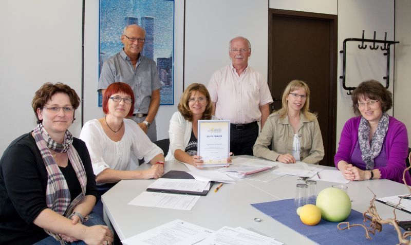 Jetzt mit Zertifikat: Mitarbeiterinnen und Mitarbeiter der Stadtverwaltung arbeiten im Steuerkreis Gesundheitsmanagement zusammen.