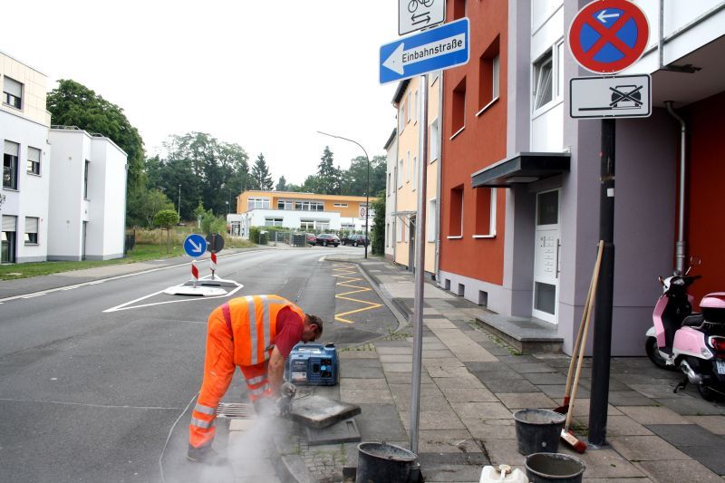 Achtung, neue Beschilderung: Ab Schwarzstraße ist der Ravensberger Weg jetzt Einbahnstraße.