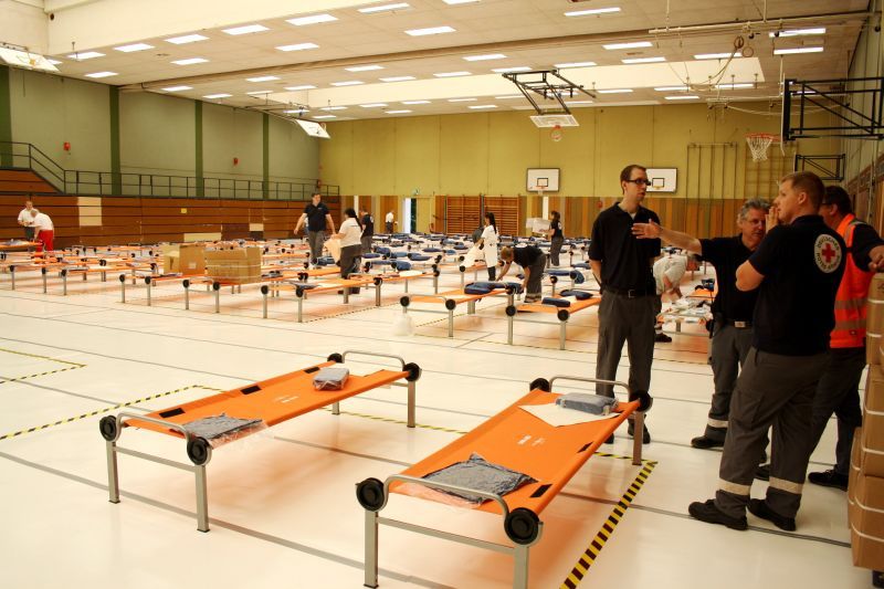 Die Dreifachturnhalle im Schulzentrum Sieglar wurde für die Unterbringung von Flüchtlingen eingerichtet.