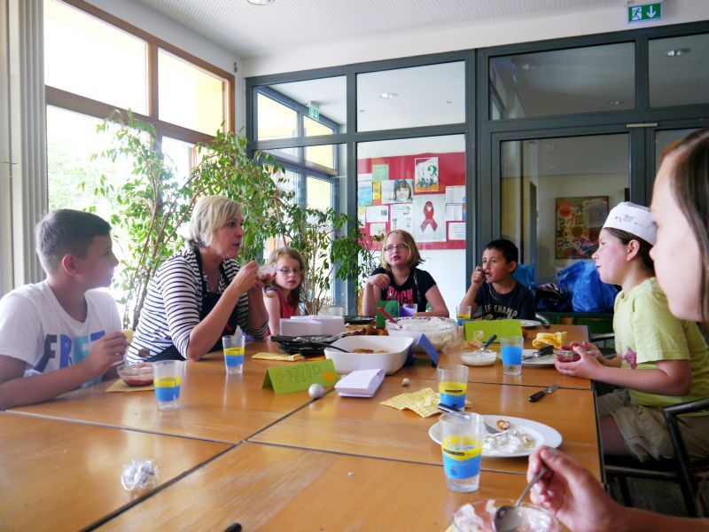 Was die Kinder im Stadtteilhaus zubereitet hatten, konnten sie dann auch genießen.