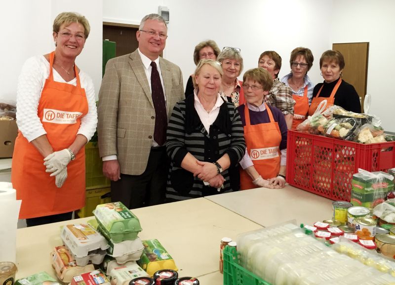 Wichtiges Ehrenamt: Bürgermeister Klaus-Werner Jablonski dankte für die tatkräftige Unterstützung der Troisdorfer Tafel.