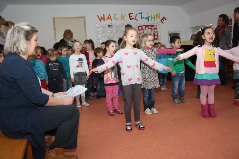 In der Kita am Robert-Müller-Platz wurde ein großer Scheck überreicht.