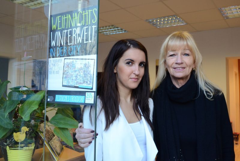 Werben für Einkaufen in der Troisdorfer City: Anja Raspudic (links) und Angelika Zimmermann.