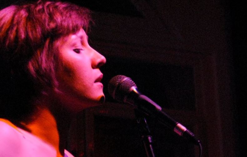 Die Sängerin Thea Soti gehört zur Jazzgruppe RYMM.