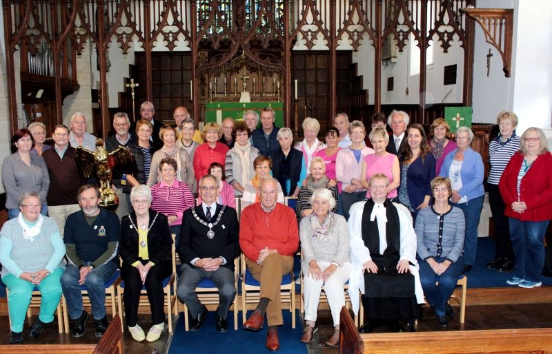 25 Jahre Städtepartnerschaft wurde feierlich in Redcar & Cleveland gefeiert, Mitte Bürgermeister des Stadtteils Loftus, Mike Hodgson, und Vereinsvorsitzender Manfred Catrin.