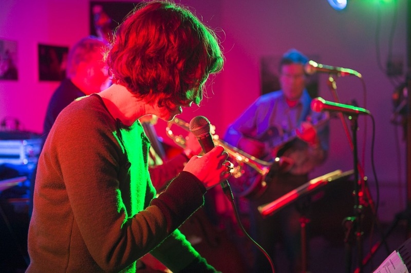 Einfach mal mitspielen bei der Jazzsession im Kunsthaus Troisdorf. Foto: Frank Baquet.