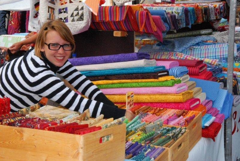 Viel Vergnügen beim Troisdorfer Stoff- und Tuchmarkt mit verkaufsoffenem Sonntag!