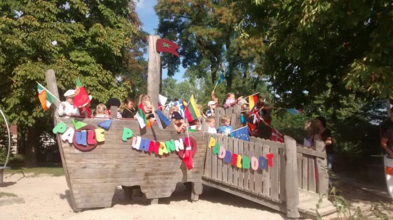 Kinder auf „Paule Puhmann´s Paddelboot“