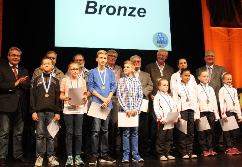 In der Stadthalle wurden über 100 Troisdorfer Sportlerinnen und Sportler für ihre Leistungen geehrt.