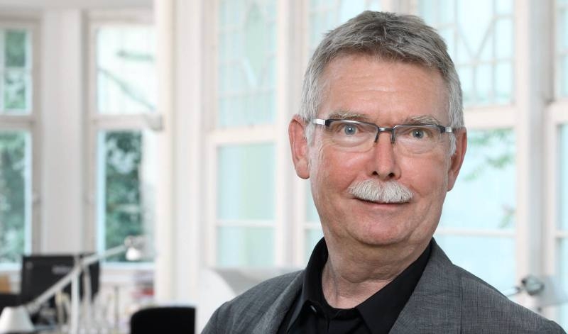 Professor Pesch stellt das Handlungskonzept Innenstadt zur Diskussion.