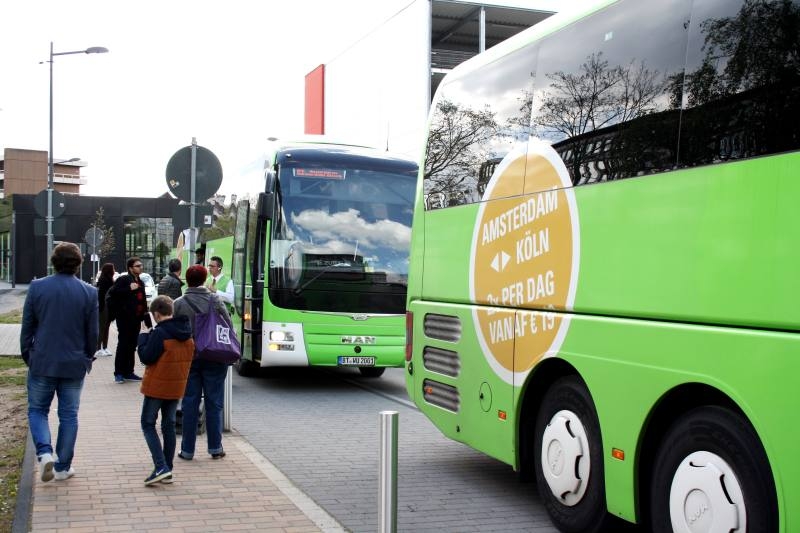 Die Fernbus-Haltestelle an der Stadthalle wurde in Betrieb genommen.