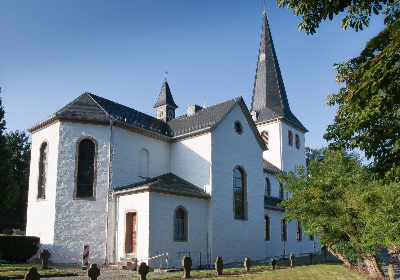Die Kirche Sankt Georg in Troisdorf-Altenrath ist einen Besuch wert.