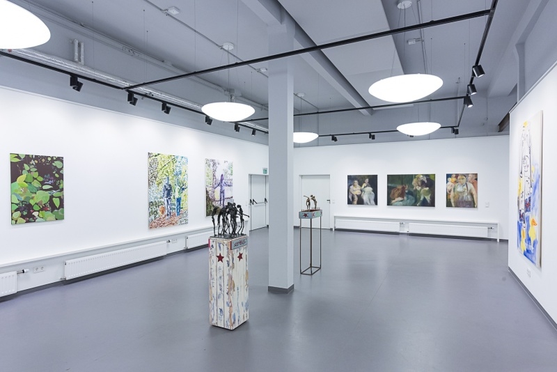 Blick in die Ausstellung mit dem Titel und Thema Fremde.