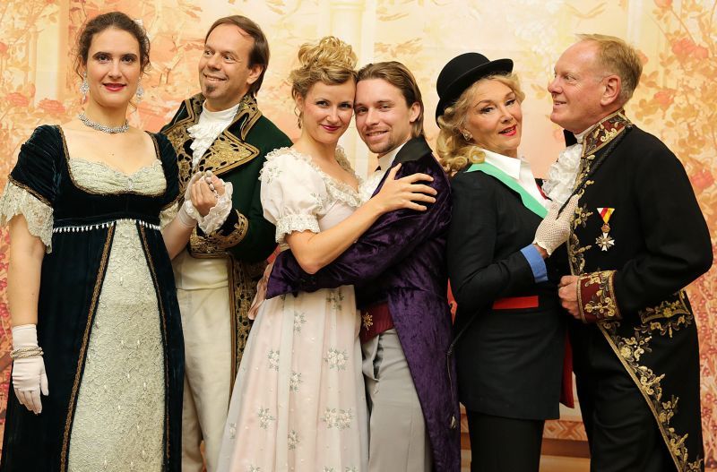 Das Sänger-Ensemble spielt Strauß‘ „Wiener Blut“ in der Stadthalle Troisdorf.