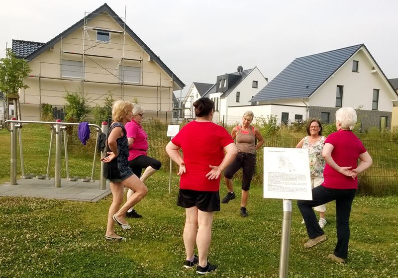 Freizeit in Oberlar - Frauen im Gymnastiktraining
