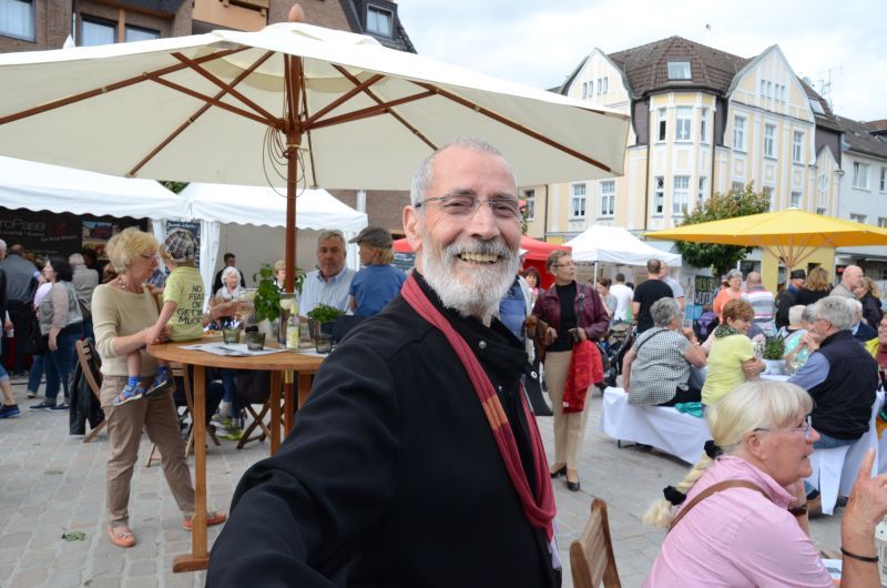 Giovanni Vetere begann seine Künstlerkarriere in Troisdorf und freut sich über den Abendmarkt.