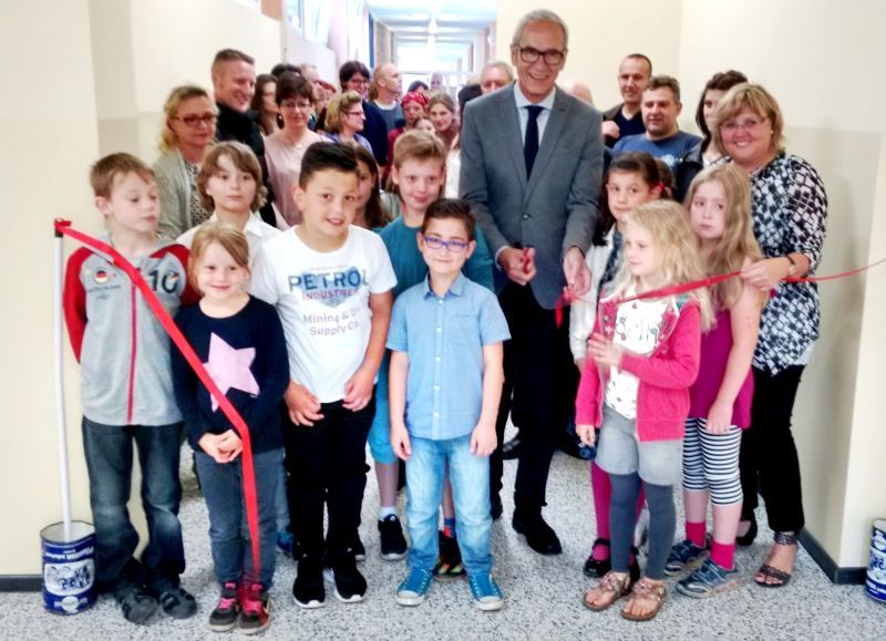 Vize-Bürgermeister Rudolf Eich eröffnete die neuen Räume der KGS Schloßstraße.