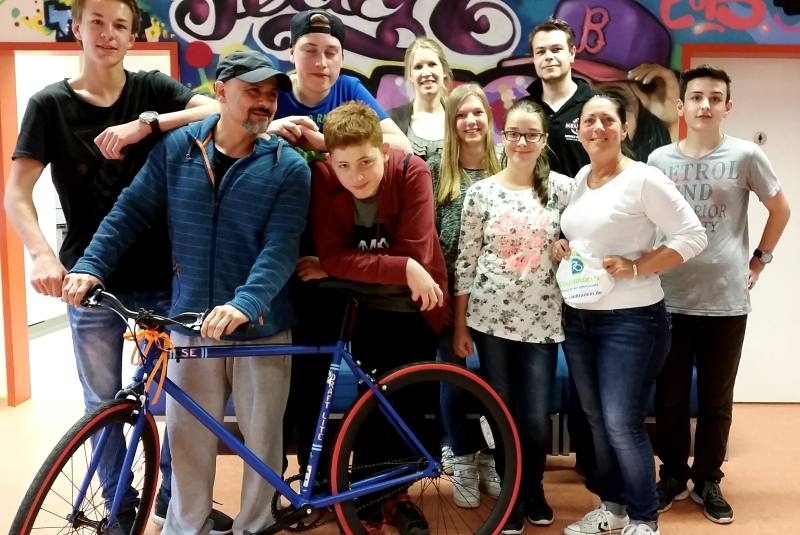 Große Freude über das gewonnene Fahrrad herrschte im TK3 in Troisdorf-Bergheim.