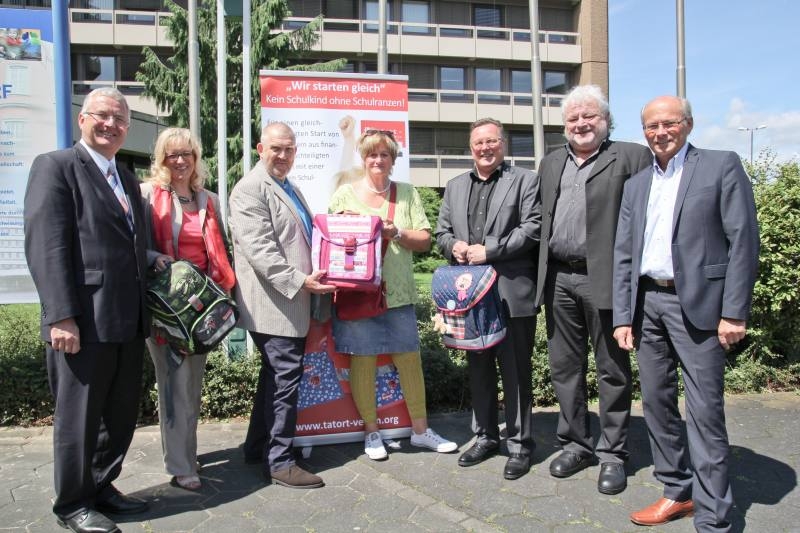 v.l. Bürgermeister Klaus-Werner Jablonski, Ulrike Hanke, Dietmar Bär, Ulrike Thoenniges, Eric Schütz, Thomas Gerhard und Heinz Eschbach