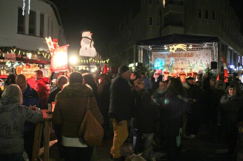 Schon zum 7. Mal wird der Troisdorfer Winterwald am 25. November 2016 um 18:15 Uhr durch Bürgermeister Jablonski eröffnet. Troisdorfer Vereine sind wieder zum Mitmachen aufgerufen.