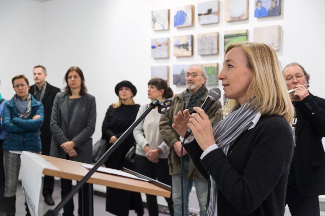 Kunstexpertin Alexandra Wendorf erläuterte die Ausstellung im Kunsthaus.