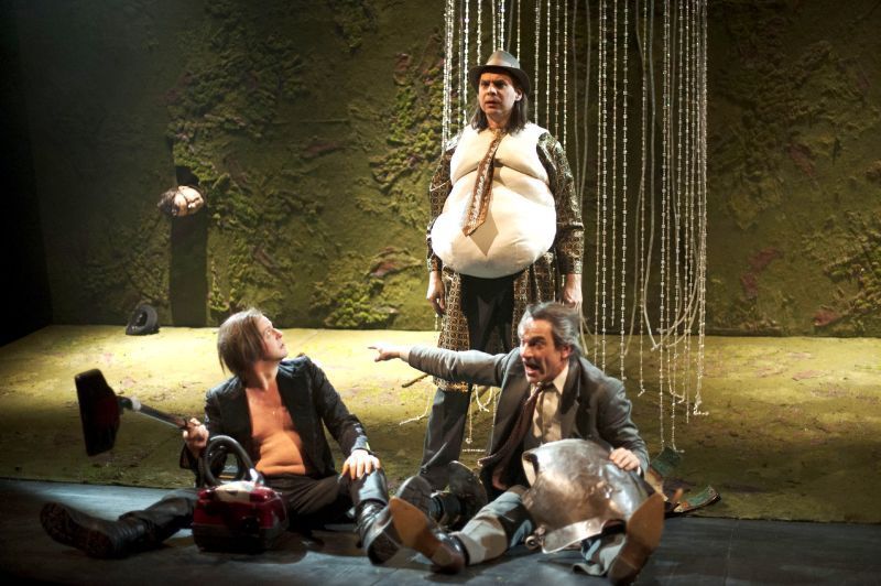 Szene aus Richard III, die in der Stadthalle Troisdorf zu sehen sein wird.