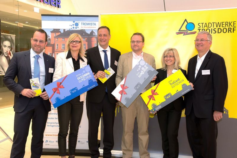 Bürgermeister Klaus-Werner Jablonski (rechts) war Gast beim Unternehmertreffen in der Galerie.
