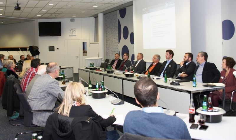 Stadt, Unternehmen und ehrenamtliche Helfer trafen sich im Rathaus.