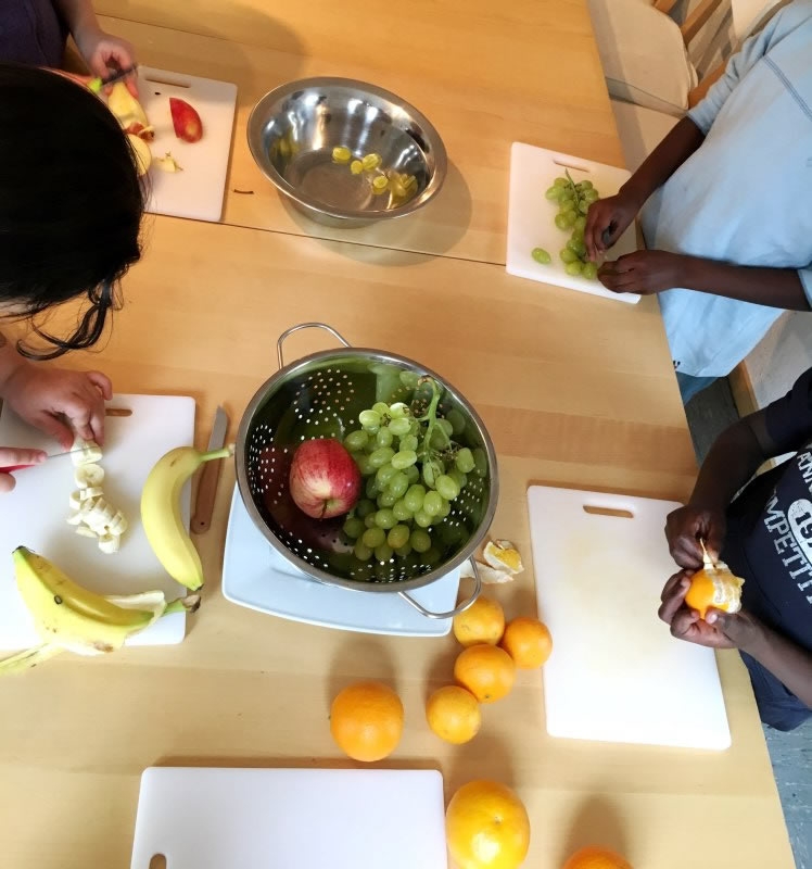 Kinder üben gesunde Ernährung