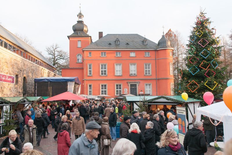 Viel Vergnügen beim Weihnachtsmarkt auf Burg Wissem!