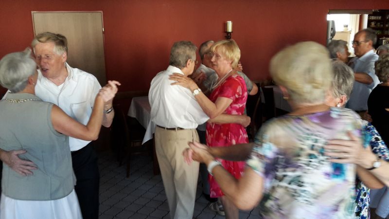 Viele begeisterte Tänzerinnen und Tänzer stürmten das Parkett im Schützenhaus Oberlar.