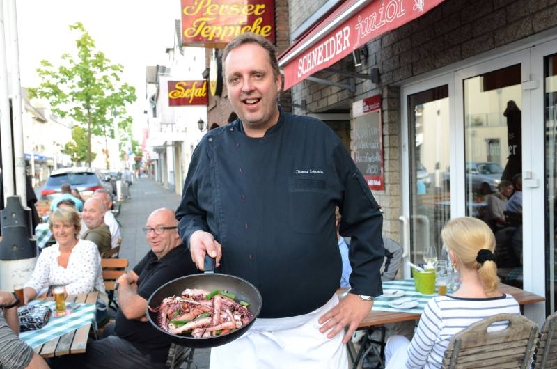 Thomas Schneider mit einer köstlichen Pulpo-Pfanne