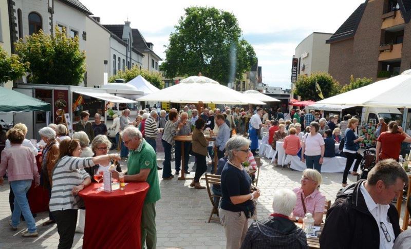 Viele Besucher genossen das Angebot auf den Abendmärkten im letzten Jahr.