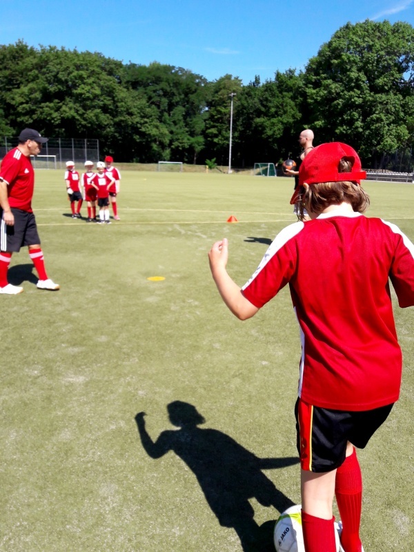 Junge Kicker beim Troisdorfer Fußball-Camp.