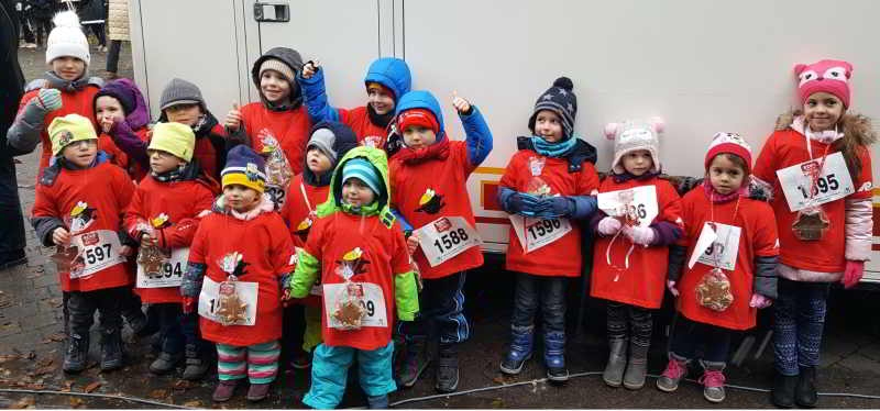Die jungen Sportlerinnen und Sportler mit ihren schicken Trikots