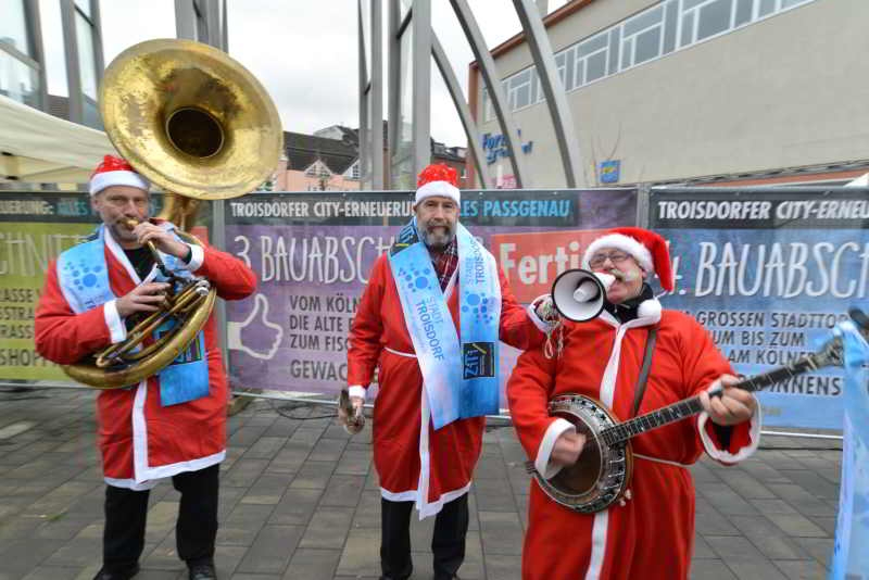 Musiker bei der Einweihung.