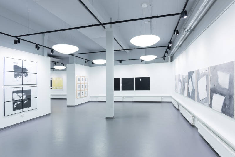 Blick in die Ausstellung von Ilse Wegmann im Kunsthaus Troisdorf.