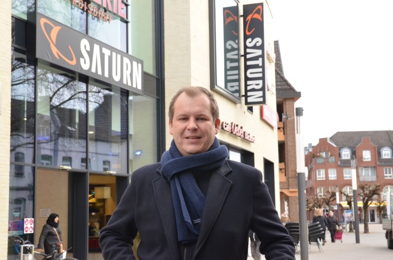 Centermanager Arne Schiek vor der Galerie.